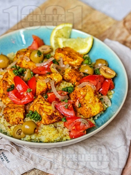 Мароканска салата с филе от риба треска, булгур и маслини - снимка на рецептата